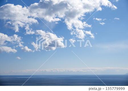 湘南平 空と海 青空 青い海 冬 1月 【神奈川県 平塚市】 湘南平 空と海 青空 青い海 冬 1月 【神奈川県 平塚市】 135779999