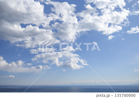 湘南平 空と海 青空 青い海 冬 1月 【神奈川県 平塚市】 湘南平 空と海 青空 青い海 冬 1月 【神奈川県 平塚市】 135780000