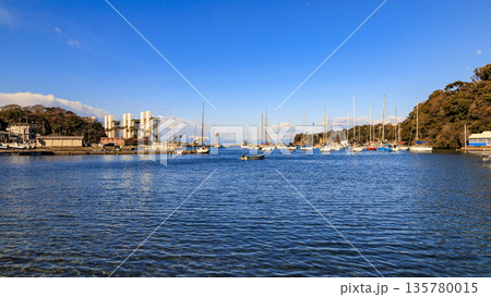 小網代湾の冬 135780015