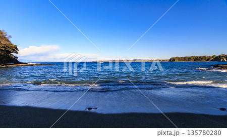 油壷の胴網海岸の冬 油壷の胴網海岸の冬 135780280