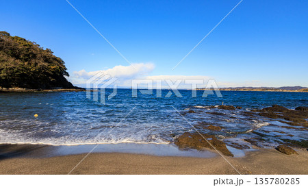 油壷の胴網海岸の冬 油壷の胴網海岸の冬 135780285