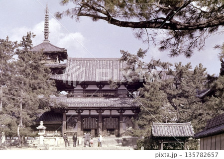 古写真 1962年 奈良 法隆寺の中門と五重塔 古写真 1962年 奈良 法隆寺の中門と五重塔 135782657