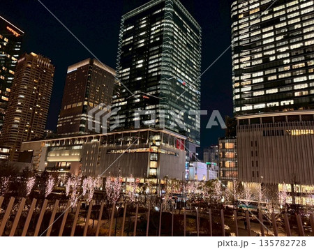 夜の大阪梅田 夜の大阪梅田 135782728