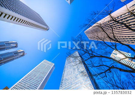 日本の東京都市景観 新宿のオフィスビル群や東京都庁などを望む。新時代へ=令和8年1月25日 日本の東京都市景観 新宿のオフィスビル群や東京都庁などを望む。新時代へ=令和8年1月25日 135783032