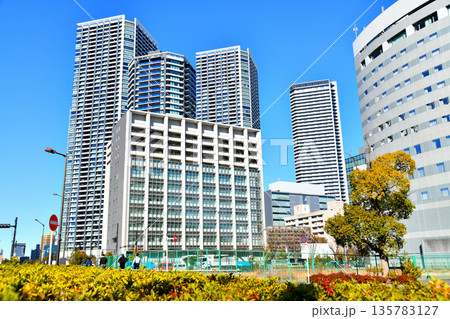 【月島警察署前】交差点周辺を望む(東京都中央区)【2026.1】 135783127