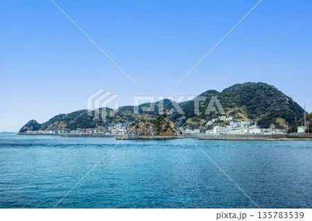 津久見の間元港と保戸島 135783539