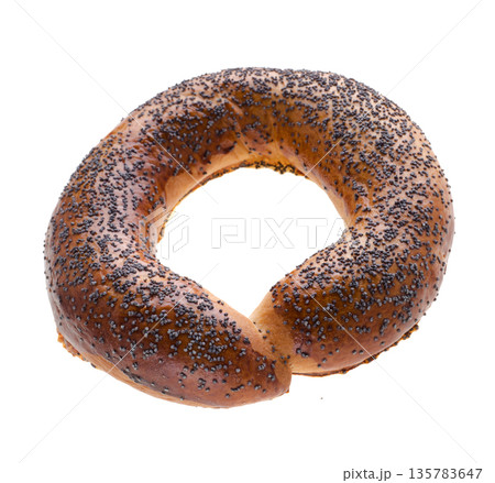 Ruddy bagel with top sprinkled with poppy seeds, on a white background in isolation 135783647