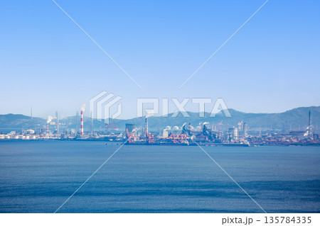 別府湾と大分臨海コンビナート 別府湾と大分臨海コンビナート 135784335