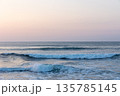 早朝の海 135785145