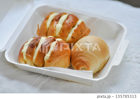 garlic bread or cheese bun, mozzarella cheese bun or bun with cheese and Shio Pan 135785313