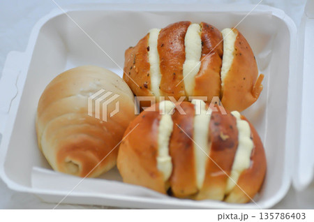 garlic bread or cheese bun, mozzarella cheese bun or bun with cheese and Shio Pan 135786403