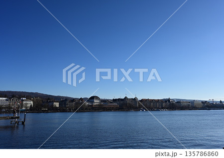 チューリッヒ湖の風景 135786860