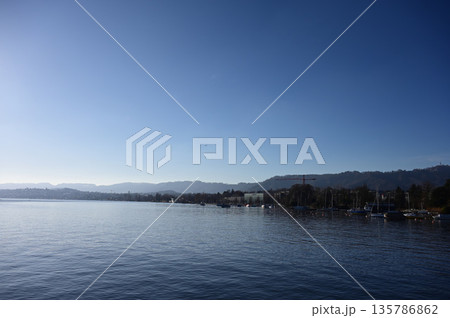 チューリッヒ湖の風景 135786862