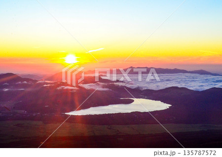 富士山から見る御来光 135787572