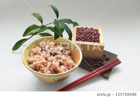 赤飯と小豆 日本の伝統料理　和食器 料理 135788486