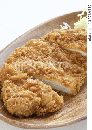 とんかつと千切りキャベツ 135789557