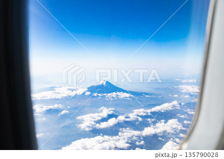 飛行機から見た富士山 飛行機から見た富士山 135790028