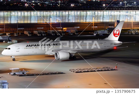 JAL B789 夜間離陸 JAL B789 夜間離陸 135790675