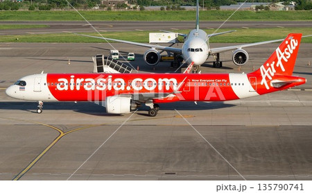 エアアジア航空A320離陸準備 エアアジア航空A320離陸準備 135790741
