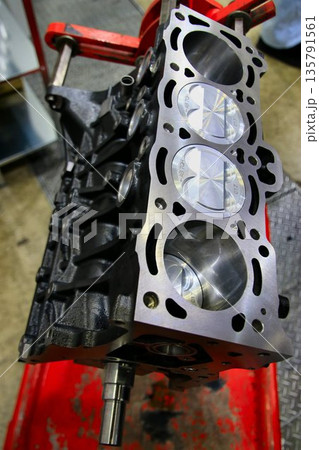 名車【ハチロク】にも搭載された名機…『4AG』エンジンの【シリンダーブロック】 135791561