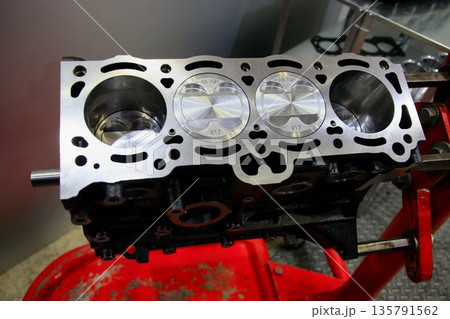 名車【ハチロク】にも搭載された名機…『4AG』エンジンの【シリンダーブロック】 135791562