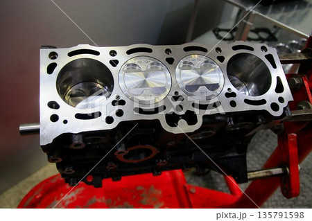 名車【ハチロク】にも搭載された名機…『4AG』エンジンの【シリンダーブロック】 135791598