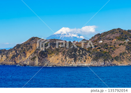 静岡県西伊豆町 / 黄金崎 / 富士山 135792054