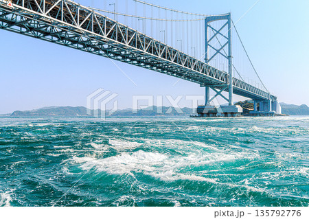 鳴門海峡の渦潮 135792776
