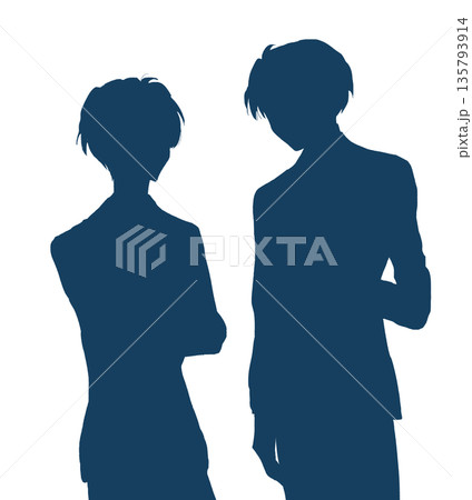 話し合う2人の男性会社員 シルエット 固い 話し合う2人の男性会社員 シルエット 固い 135793914
