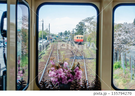列車の窓からの景色　千葉県　小湊鉄道 135794270