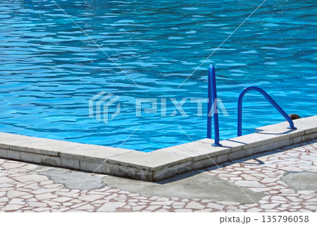 Public Swimming Pool Edge 135796058
