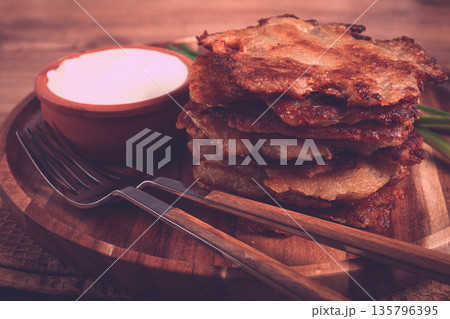 potato pancakes, pancakes with sour cream, Belarusian dish, homemade, no people, potato pancakes, pancakes with sour cream, Belarusian dish, homemade, no people, 135796395