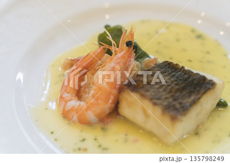 空の庭ウエディングのエビと白身魚の魚料理 135798249