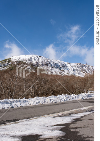 冬の那須山の風景 135798559
