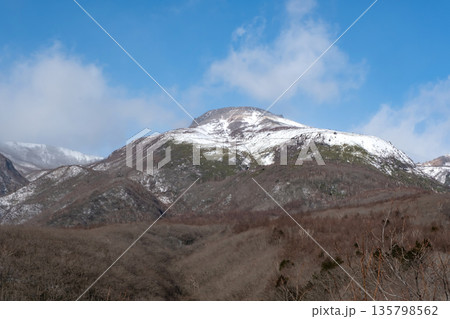 冬の茶臼岳の風景 冬の茶臼岳の風景 135798562