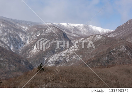 冬の那須連山の風景 冬の那須連山の風景 135798573
