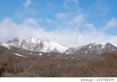冬の那須連山の風景 135798579