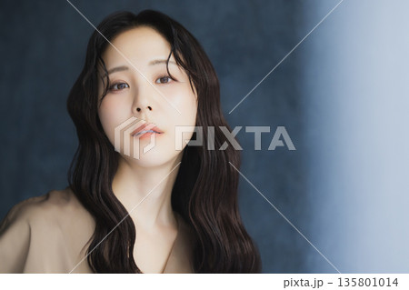 窓辺の女性 窓辺の女性 135801014