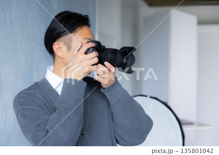 撮影現場で働く人々 撮影現場で働く人々 135801042