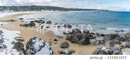 「青森県」雪景色の大須賀海岸・種差海岸　八戸市 135801855