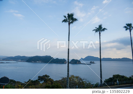 海に浮かぶ島 海に浮かぶ島 135802229