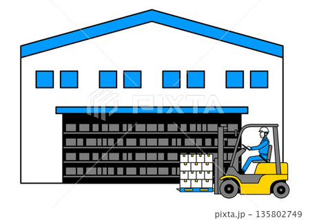 物流倉庫とフォークリフトで荷物を運ぶ作業員の男性 135802749