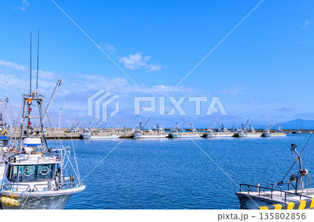 道東サロマ湖の小さな漁港 登栄床(とえとこ)漁港 135802856