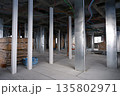 新築工事中の内部風景 135802971