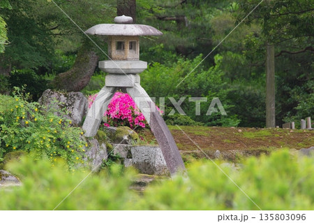 兼六園　徽軫灯籠 135803096