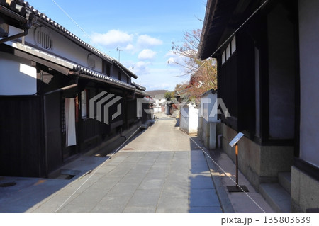塩飽諸島 本島の笠島伝統的建造物群保存地区(香川県丸亀市) 塩飽諸島 本島の笠島伝統的建造物群保存地区(香川県丸亀市) 135803639