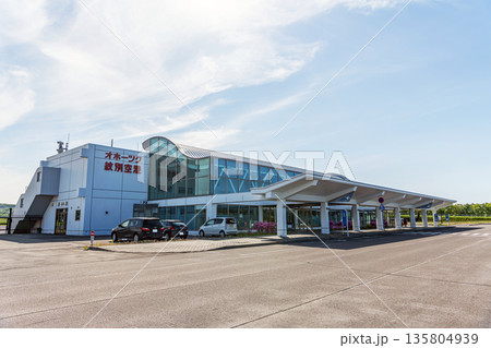 北海道紋別市　　晴天のオホーツク紋別空港 135804939