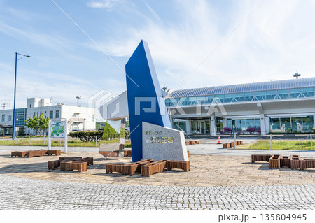 北海道紋別市 晴天のオホーツク紋別空港 北海道紋別市 晴天のオホーツク紋別空港 135804945