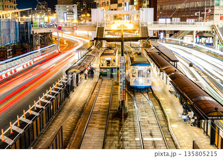 路面電車 夜景 路面電車 夜景 135805215