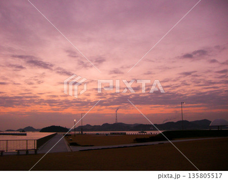 岡山・宇野港の夕暮れ 岡山・宇野港の夕暮れ 135805517
